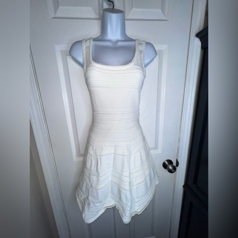 Le Chateau Women’s XXS White Sleeveless Pointelle Scallop Mini A-Line Dress 2XS